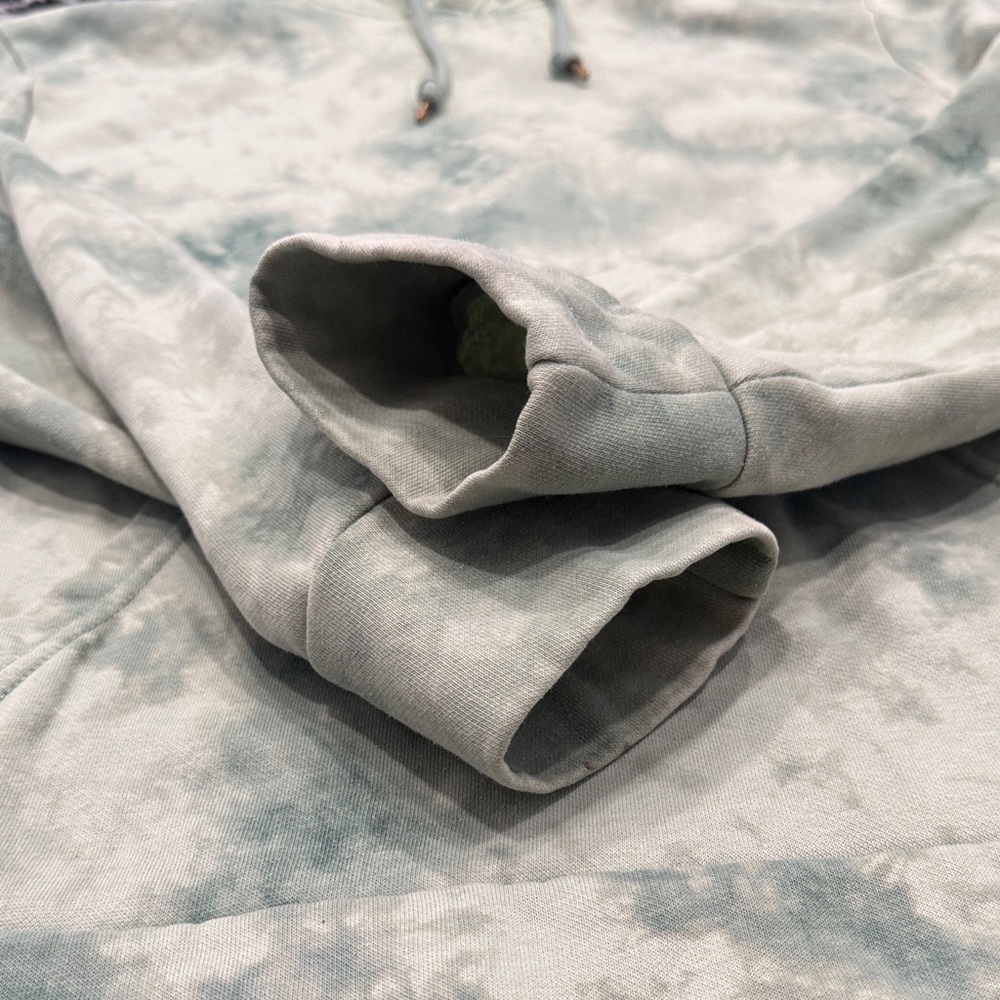 Old Navy Light Green Tie-Dye Men's Hoodie - Picture 5 of 6